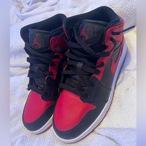 Jordan 1 mid gs banned